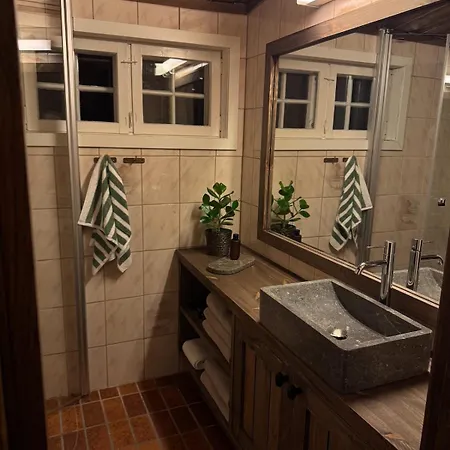 Sjarmerende Pa Med 5 Soverom Holiday home